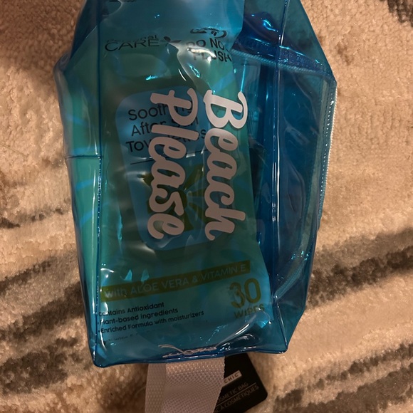 After Sun essentials kit aka: Beach PLEASE - Picture 8 of 8